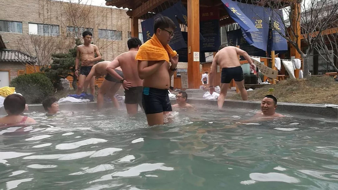 金旗舰 | 海鲜+温泉双倍满足，这个年会有点嗨！